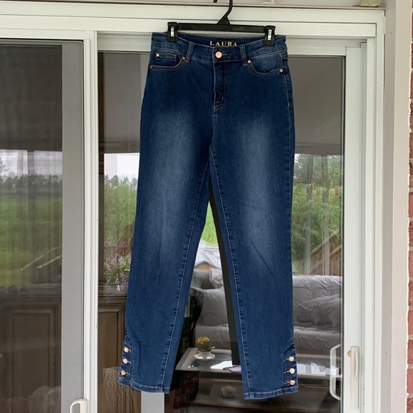 LAURA. Size 10. Blue denim jeans. - Picture 1 of 6